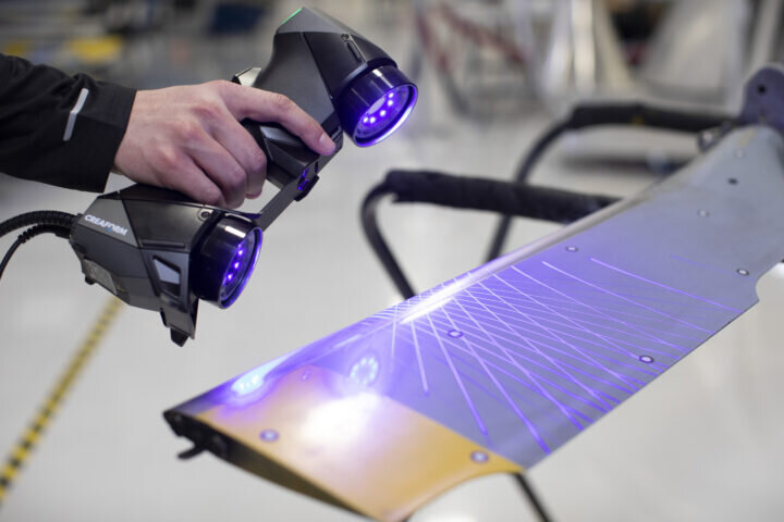 Portable 3D scanner capturing a turbine rotor blade